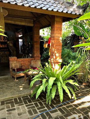 Nice outdoor seating near the beach  at Warung Seni in Tejakula