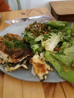 Lasagne mit Salat at Ventre Content in Liege