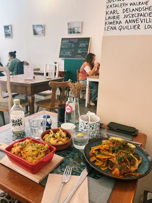 Aubergine schnitzel, mac&cheese en bloemkool!  at Ventre Content in Liege