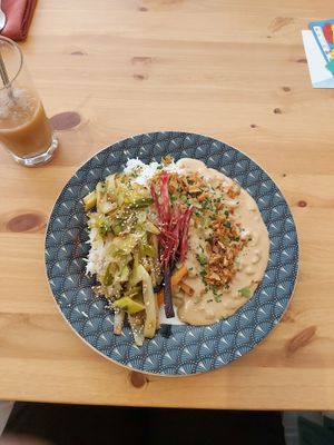 Riz et lamelles de "poulet" at Ventre Content in Liege