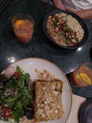 Prato do dia (seitan e arroz) e Tofu Espiritual at The Green Affair - Chiado in Lisbon