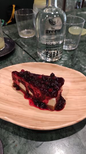 Cheesecake de caju com calda de frutos vermelhos at The Green Affair - Chiado in Lisbon