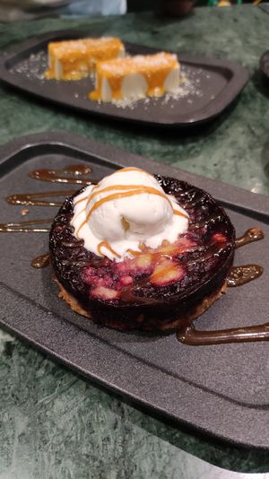 Crumble com natas de limão (a melhor das 3 que comi, na minha opinião!) at The Green Affair - Chiado in Lisbon