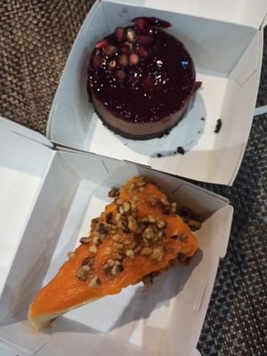 Cheesecake + gâteau chocolat at The Green Affair - Chiado in Lisbon