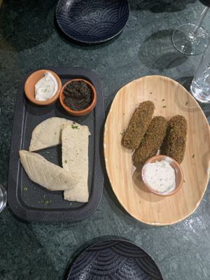 Starter Pita Bread & Spinach Croquettes  at The Green Affair - Chiado in Lisbon