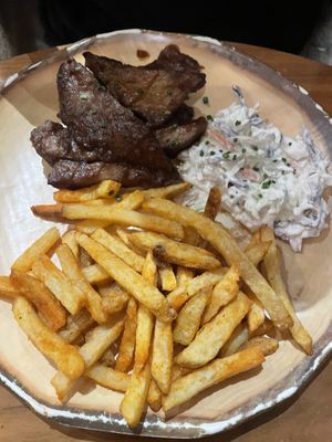 Barbecue with chips and slaw  at The Green Affair - Chiado in Lisbon