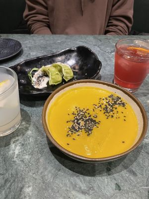 Lunch starters: gyoza and soup + homemade drinks  at The Green Affair - Chiado in Lisbon