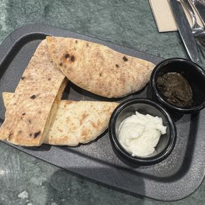 Bread with dips #Veganuary at The Green Affair - Chiado in Lisbon