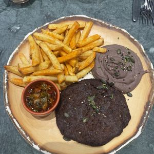 Seitan Steak and Fries #Veganuary at The Green Affair - Chiado in Lisbon