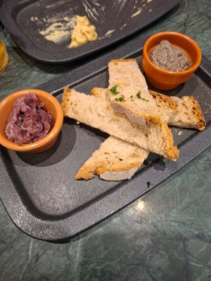 Starter mit Championcreme und karamellisierten Zwiebeln at The Green Affair - Chiado in Lisbon