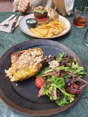 Mexican burger and tofu at The Green Affair - Chiado in Lisbon