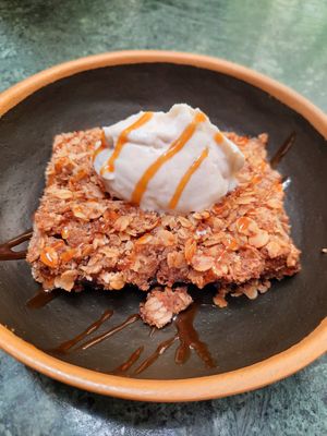 Crumble seasonal fruit at The Green Affair - Chiado in Lisbon