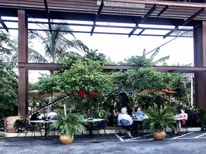 Outdoor area at Darbster in West Palm Beach