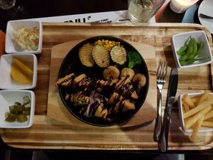 Vegan sissling plater at Omnomnom in Heerlen