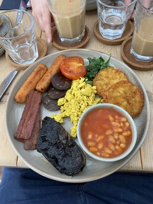 Big breakfast with black pudding at Potts Coffee in Liverpool