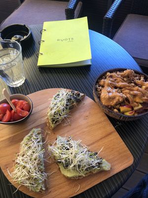 Avocado toast and smoothie bowl with peanut butter on top at Roots in Zagreb