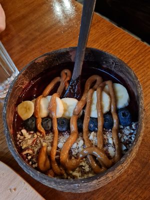 Purple smoothie with hazelnuts instead of granola at Roots in Zagreb