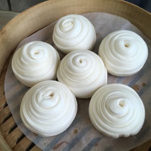 Silver thread buns (do not actually contain silver) at Chuán Xiáng Yuán 傳祥園素食 in Taichung