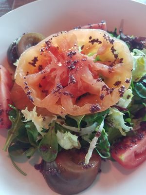 Salad at Quinto Quinta in Barcelona