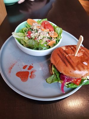 Glückskatzenburger at Katzentempel - Rosenheim in Rosenheim