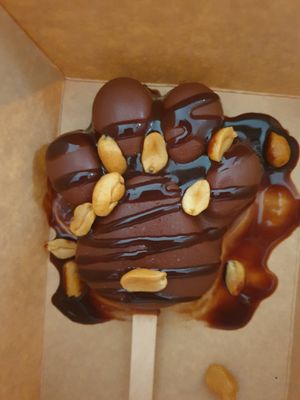 Kein Snickers Tatze (super fluffig, cremig, schokoladig) at Katzentempel - Rosenheim in Rosenheim