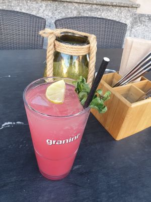 Fruity Dragon Lemonade (guava dragonfruit juice with lemon and mint) at Katzentempel - Rosenheim in Rosenheim