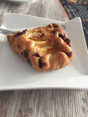 Blueberry and almond vegan cake at Buena Vista Café in Fuerteventura