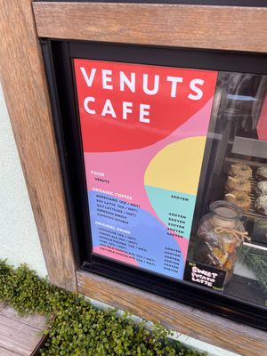  at Whyte - VENUTS in Tokyo