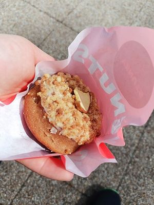 Apfel at Whyte - VENUTS in Tokyo