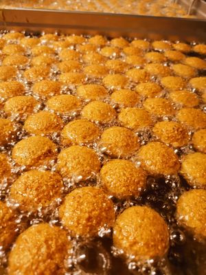 Falafel tillverkning at Max Falafel in Norrkoping