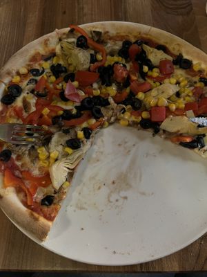 Vegetarische Pizza  at La Perla in Sighisoara