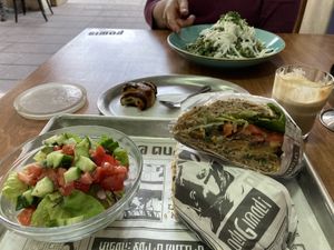Lunchtime  at Pooshtak in Ashkelon
