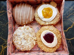 Box with 4 donuts at Brammibal's Donuts - KaDeWe in Berlin