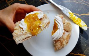 Donut "Mango Cheesecake" at Brammibal's Donuts - KaDeWe in Berlin