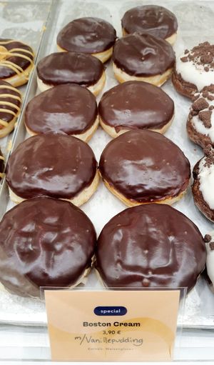 donut "Boston Cream" at Brammibal's Donuts - KaDeWe in Berlin