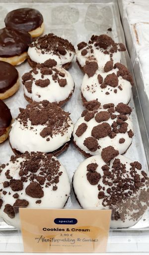 donut "Cookies & Cream" at Brammibal's Donuts - KaDeWe in Berlin