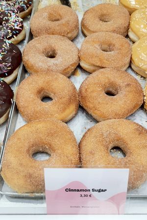 donut "cinnamon sugar" at Brammibal's Donuts - KaDeWe in Berlin