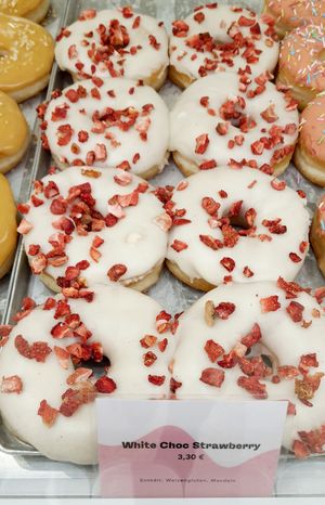 donut "white chocolate strawberry" at Brammibal's Donuts - KaDeWe in Berlin
