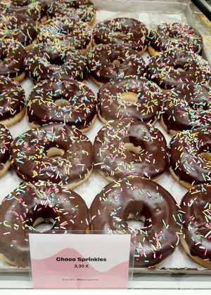 donut "Chocolate Sprinkles" at Brammibal's Donuts - KaDeWe in Berlin
