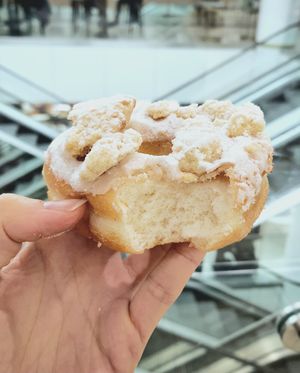 donut "Vanillekipferl" - inside at Brammibal's Donuts - KaDeWe in Berlin