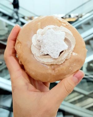 donut "Zimtstern" - close-up at Brammibal's Donuts - KaDeWe in Berlin