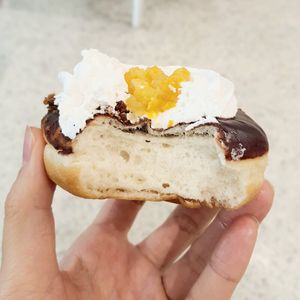 donut "Dominostein" - inside at Brammibal's Donuts - KaDeWe in Berlin