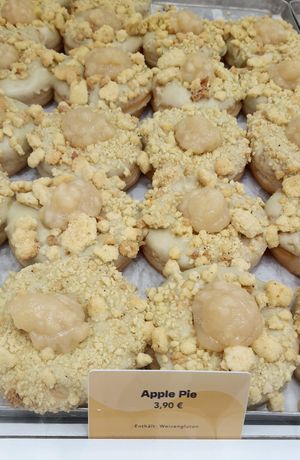 Flavor "Apple Pie" #Veganuary at Brammibal's Donuts - KaDeWe in Berlin