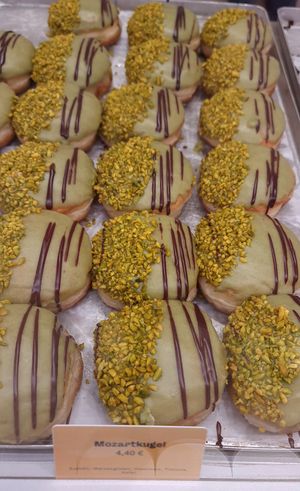 Flavor "Mozartkugel" #Veganuary at Brammibal's Donuts - KaDeWe in Berlin
