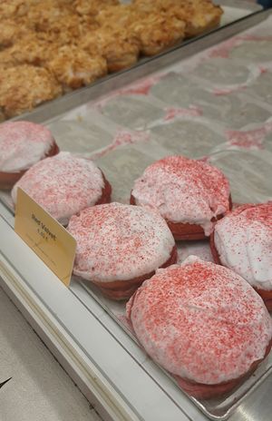 Flavor "red velvet" #Veganuary at Brammibal's Donuts - KaDeWe in Berlin