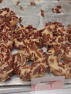 Flavor "maple pecans" #Veganuary at Brammibal's Donuts - KaDeWe in Berlin