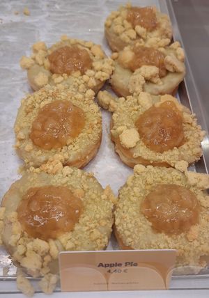 Flavor "apple pie" #Veganuary at Brammibal's Donuts - KaDeWe in Berlin