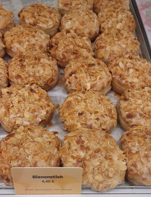 Flavor "Bienenstich" #Veganuary at Brammibal's Donuts - KaDeWe in Berlin