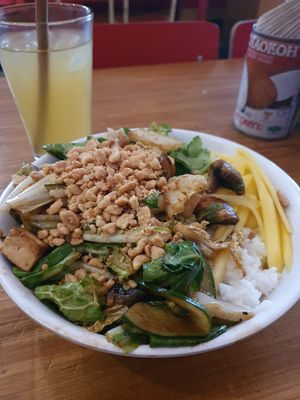 The Saigon bowl (with tofu) at Saigon Noodle Bar in Buenos Aires