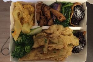 Our choices from buffet at LiánChí Huì SùShí 蓮池會素食 in Taipei